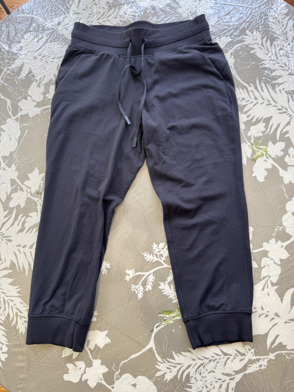 Lululemon black  Size 8 Cropped sweatpants
